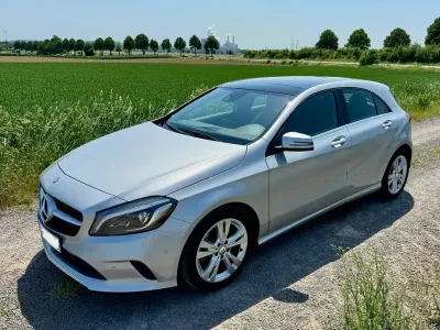 Gebraucht Mercedes A180 122 PS (89 kW) 2016 Silber Limousine