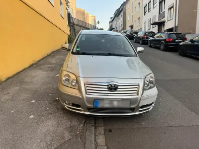 Gebraucht Toyota Avensis 147 PS (108 kW) 2005 Silber Limousine