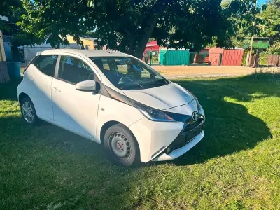 Gebraucht Toyota Aygo 69 PS (50 kW) 2014 Weiß Kleinwagen