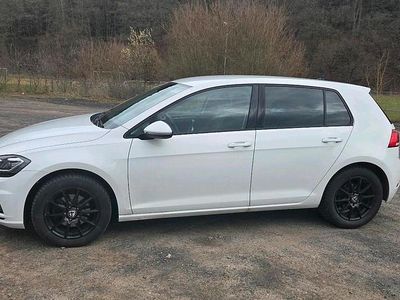 Gebraucht VW Golf VII Highline 150 PS (110 kW) 2020 Weiß Limousine