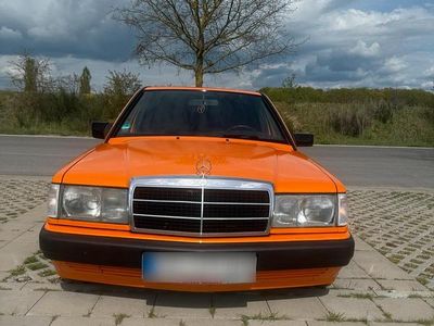 Second-hand Mercedes 190 109 CP (80 kW) 1990 Portocaliu Berlinǎ