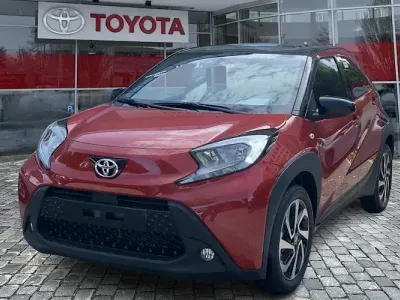 Neu Toyota Aygo X 72 PS (52 kW) 2025 Rot SUV