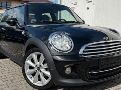 Gebraucht Mini Cooper 122 PS (89 kW) 2013 Midnight black metallic Kleinwagen