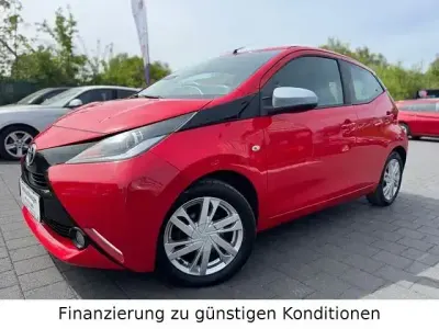 Gebraucht Toyota Aygo X-wave 69 PS (50 kW) 2015 Rot Kleinwagen