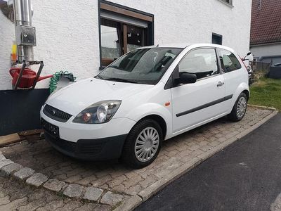 Gebraucht Ford Fiesta 60 PS (44 kW) 2006 Weiß Kleinwagen