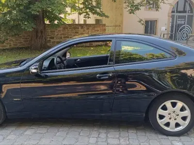 Gebraucht Mercedes 220 150 PS (110 kW) 2007 Schwarz Coupé