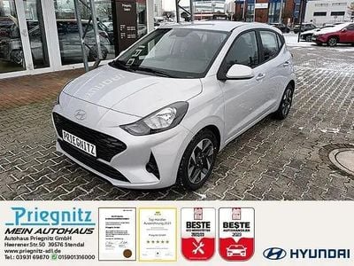 Gebraucht Hyundai i10 Trend 67 PS (49 kW) 2023 Lumen grey Kleinwagen