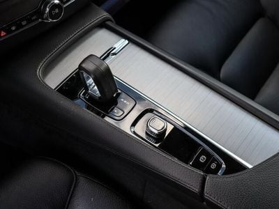 Weiß Gebraucht 2021 Volvo XC90 Inscription SUV | 48.690 € (Fairer Preis)