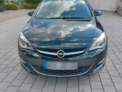 Gebraucht Opel Astra 135 PS (99 kW) 2015 Schwarz Limousine