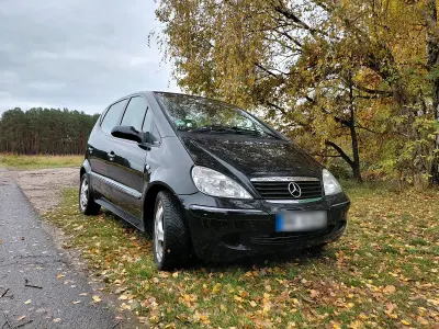 Używany Mercedes A190 125 KM (91 kW) 2001 Czarny Sedan/Limuzyna
