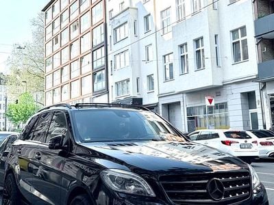 Second-hand Mercedes ML350 258 CP (189 kW) 2013 Negru SUV