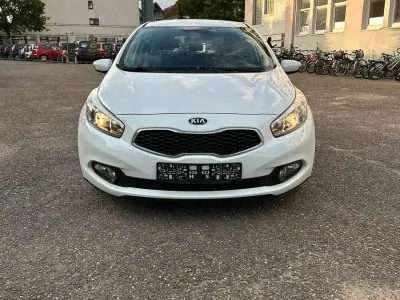 Gebraucht Kia Ceed 99 PS (72 kW) 2013 Weiß Kleinwagen