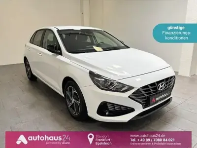 Gebraucht Hyundai i30 120 PS (88 kW) 2022 Weiß Limousine