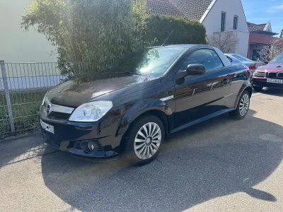 Używany Opel Tigra 125 KM (91 kW) 2009 Czarny Kabriolet