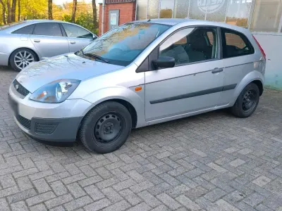 Usata Ford Fiesta 60 CV (44 kW) 2005 Argento Utilitaria