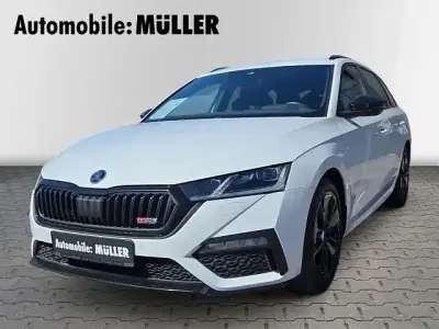 Używany Skoda Octavia RS 200 KM (147 kW) 2023 Biały Kombi