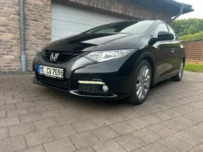 Käytetty Honda Civic 140 HP (102 kW) 2012 Musta Sedan