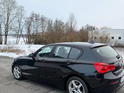Schwarz Gebraucht 2018 BMW 118 Advantage Kleinwagen | 12.999 € (Etwas zu teuer)