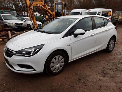 Gebraucht Opel Astra 105 PS (77 kW) 2017 Weiß Limousine