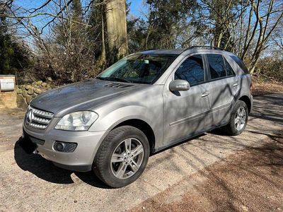 Gebraucht Mercedes ML320 224 PS (164 kW) 2007 Silber SUV