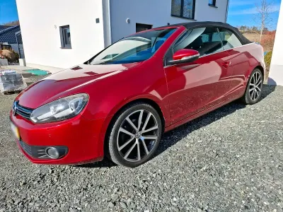 Gebraucht VW Golf Design 105 PS (77 kW) 2011 Rot Cabrio