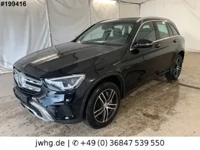 Używany Mercedes GLC300e 320 KM (235 kW) 2021 Czarny SUV