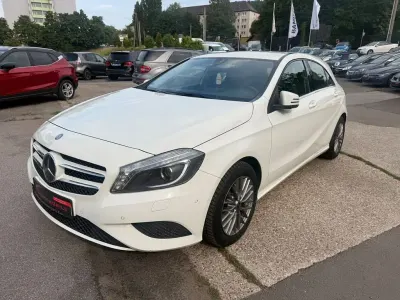 Gebraucht Mercedes A180 122 PS (89 kW) 2014 Weiß Kleinwagen