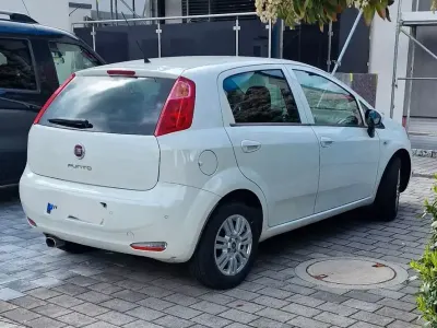 Gebraucht Fiat Punto Lounge 69 PS (50 kW) 2016 Weiß Kleinwagen