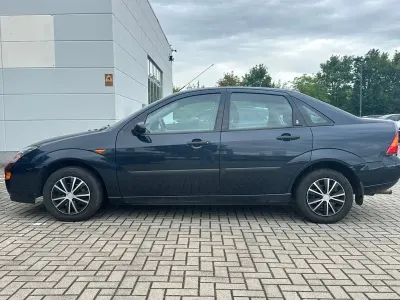 Gebraucht Ford Focus Ghia 101 PS (74 kW) 2001 Blau Limousine