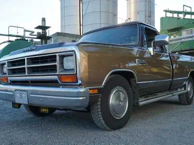 Begagnad Dodge Ram 190 HK (139 kW) 1988 Brun Pickup