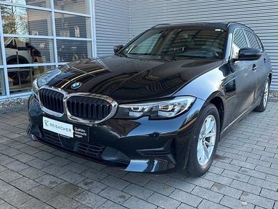 Gebraucht BMW 318 Advantage 150 PS (110 kW) 2021 Saphirschwarz metallic Kombi