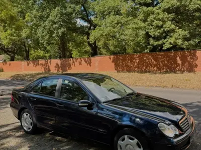 Gebraucht Mercedes C180 143 PS (105 kW) 2005 Limousine