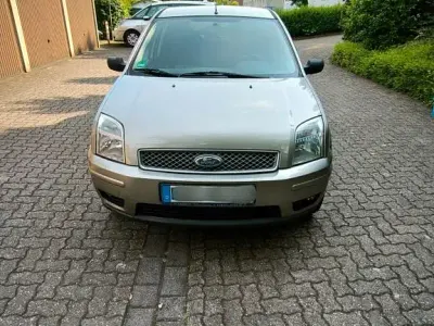 Brugt Ford Fusion Trend 101 HK (74 kW) 2004 Grå Hatchback