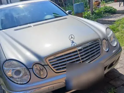 Brugt Mercedes E270 2002 Guld Sedan
