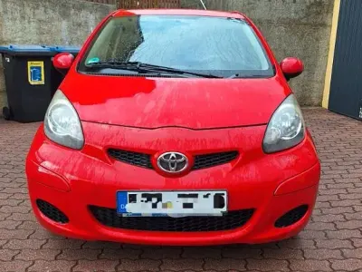 Gebraucht Toyota Aygo 68 PS (50 kW) 2010 Rot Kleinwagen