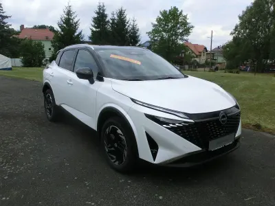 Neu Nissan Qashqai Comfort 140 PS (102 kW) 2026 Pearl white/ pearl black SUV