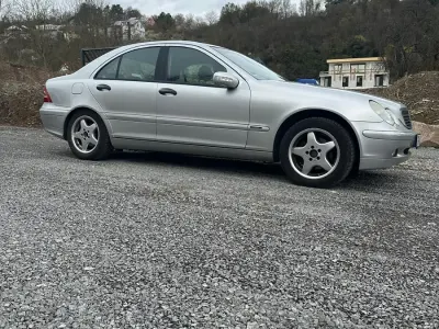 Gebraucht Mercedes C180 143 PS (105 kW) 2003 Silber Limousine
