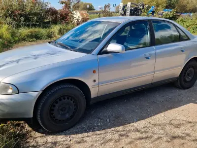 Gebraucht Audi A4 125 PS (91 kW) 1996 Silber Limousine