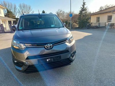 Gebraucht Toyota Proace Verso Executive 131 PS (96 kW) 2022 Grau Van / Kleinbus