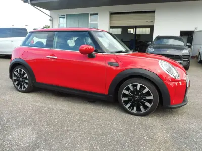Gebraucht Mini ONE Classic 102 PS (75 kW) 2022 Chili red Kleinwagen
