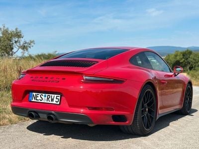 Porsche 911 Carrera 4 GTS