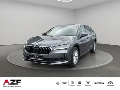 Neu Skoda Superb Selection 150 PS (110 kW) 2026 Graphitegrau metallic Kombi