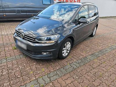 Grau Gebraucht 2016 VW Touran Van / Kleinbus | 12.500 €