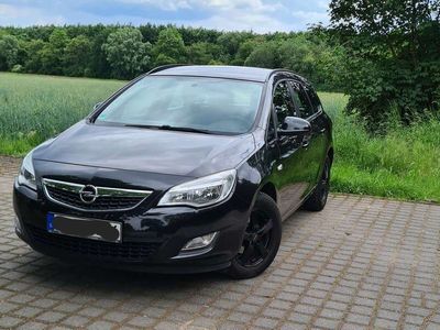 gebraucht Opel Astra Sportstourer mit Anhängerkupplung