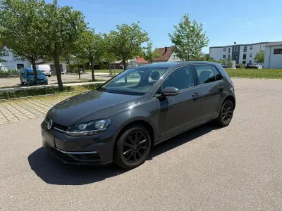 Gebraucht VW Golf VII Trendline 116 PS (85 kW) 2018 Grau Limousine