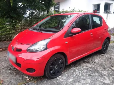Gebraucht Toyota Aygo 75 PS (55 kW) 2009 Rot Kleinwagen