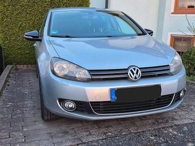 Usata VW Golf VI Style 105 CV (77 kW) 2011 Argento Utilitaria