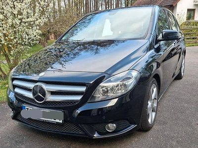 Gebraucht Mercedes B180 122 PS (89 kW) 2012 Schwarz Van / Kleinbus