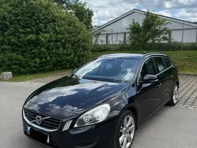 Gebraucht Volvo V60 Momentum 163 PS (119 kW) 2013 Schwarz Kombi