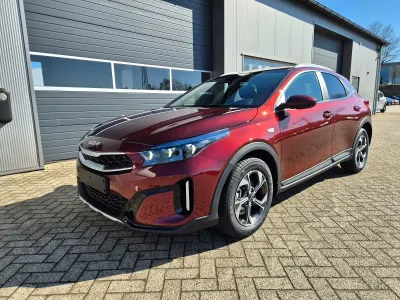 Neu Kia XCeed 150 PS (110 kW) 2026 Magma rot SUV